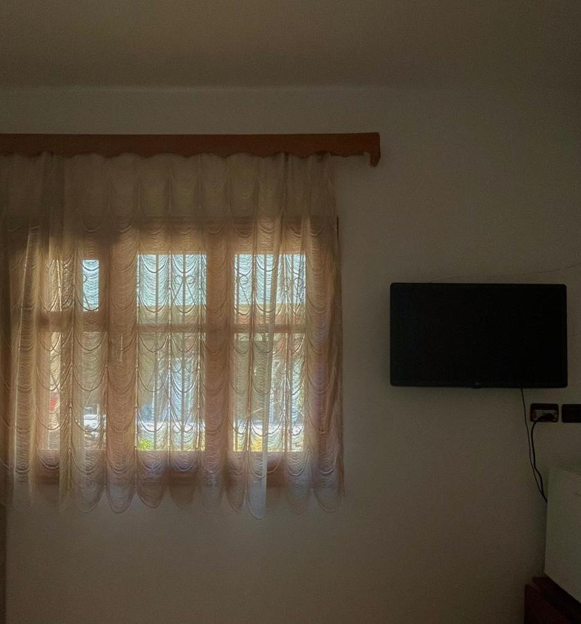 Tekada Hotel & Restaurant Vlorë エクステリア 写真