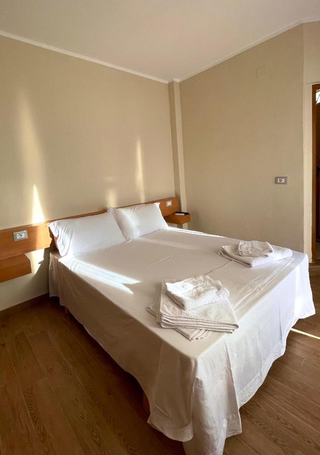 Tekada Hotel & Restaurant Vlorë エクステリア 写真