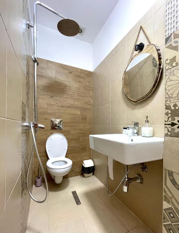 Tekada Hotel & Restaurant Vlorë エクステリア 写真