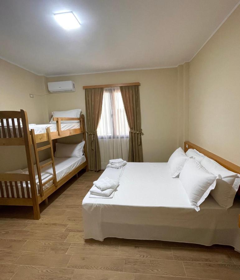 Tekada Hotel & Restaurant Vlorë エクステリア 写真