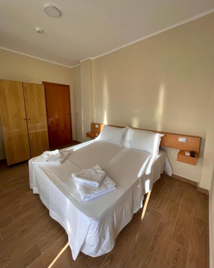 Tekada Hotel & Restaurant Vlorë エクステリア 写真