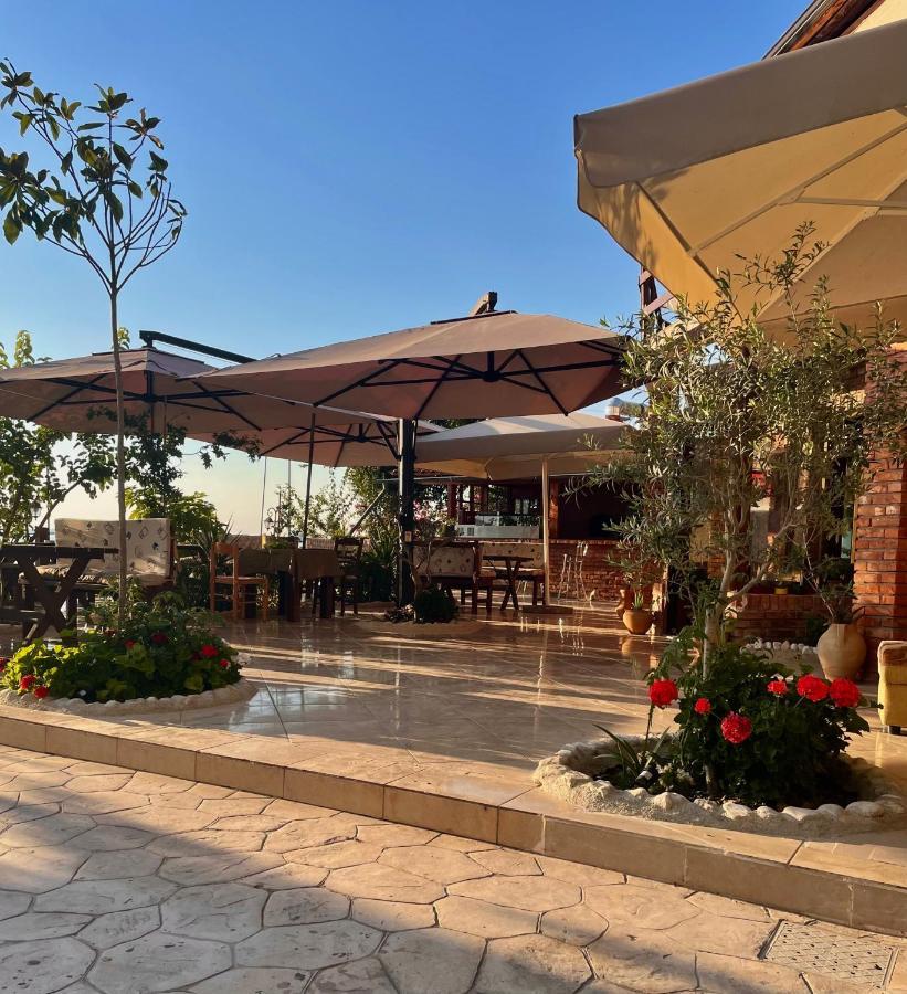 Tekada Hotel & Restaurant Vlorë エクステリア 写真
