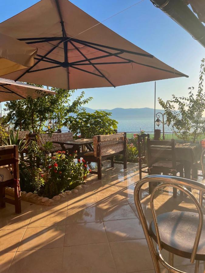 Tekada Hotel & Restaurant Vlorë エクステリア 写真