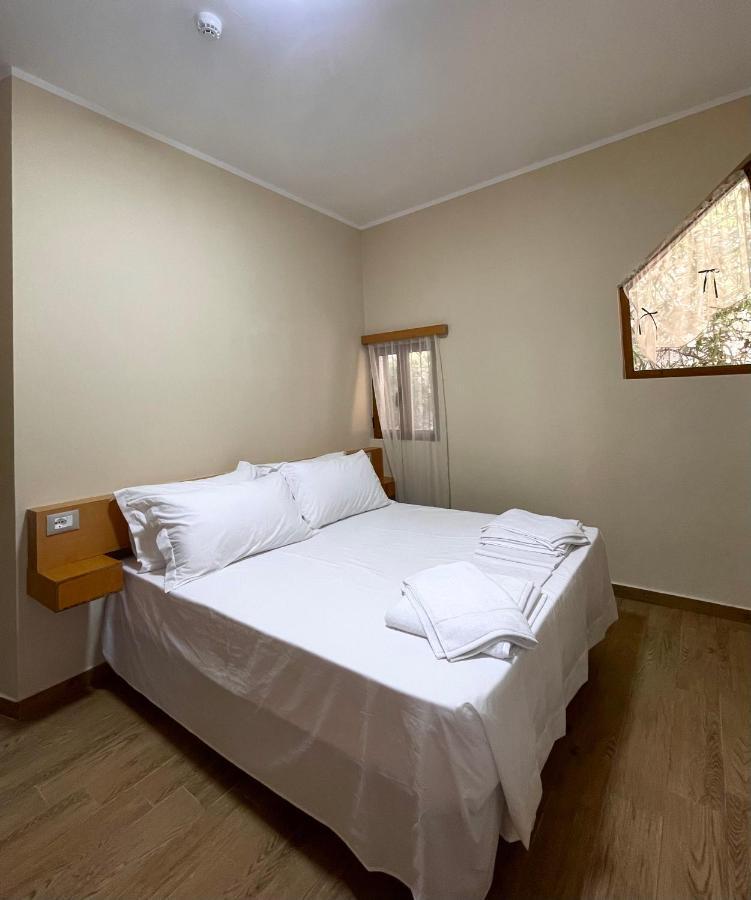 Tekada Hotel & Restaurant Vlorë エクステリア 写真
