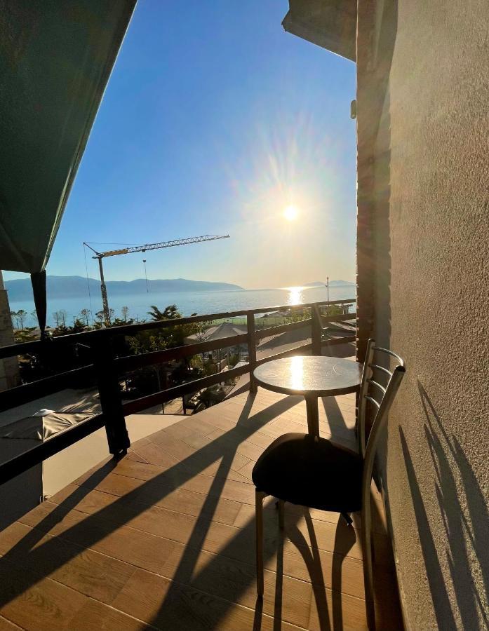 Tekada Hotel & Restaurant Vlorë エクステリア 写真