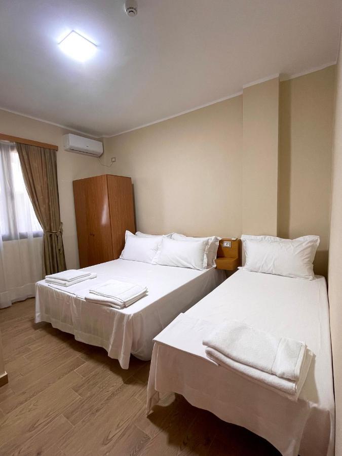 Tekada Hotel & Restaurant Vlorë エクステリア 写真