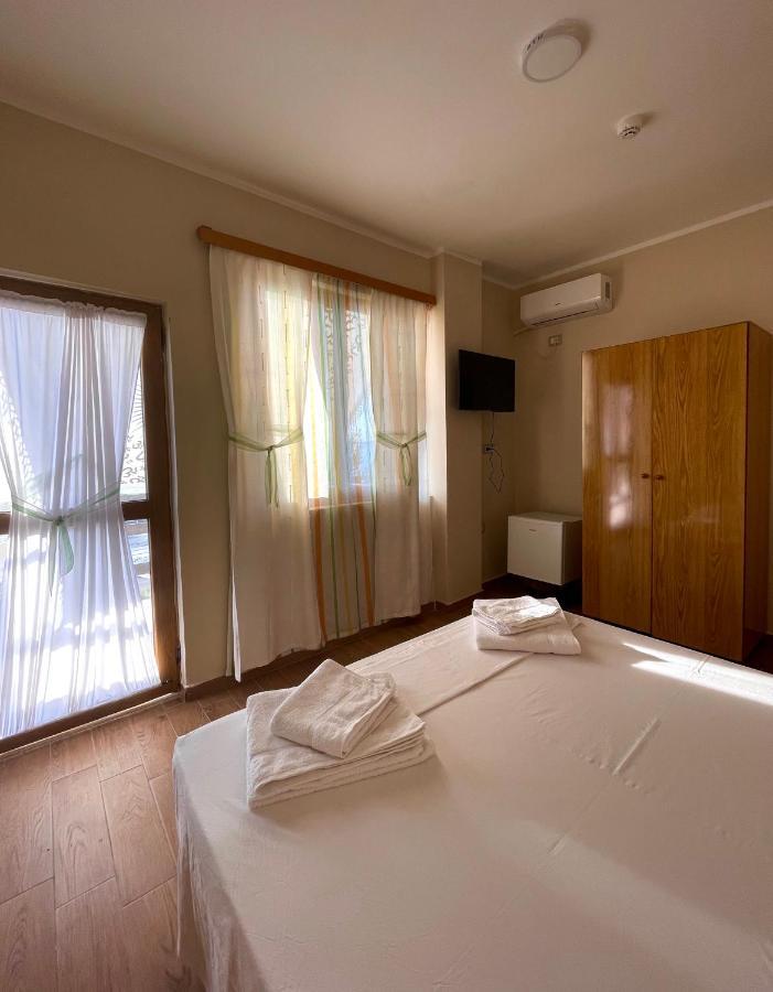 Tekada Hotel & Restaurant Vlorë エクステリア 写真