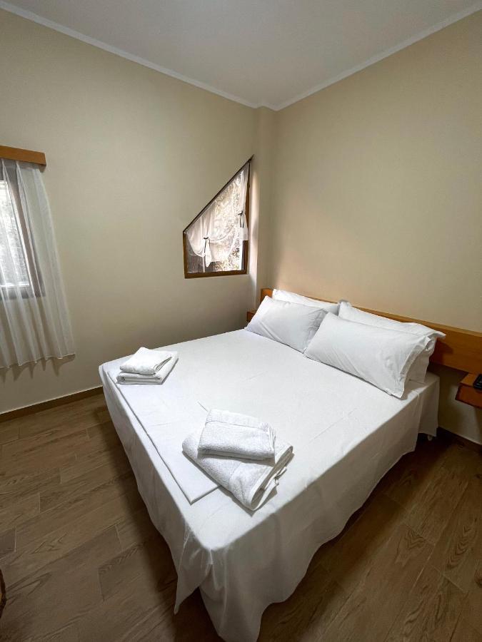 Tekada Hotel & Restaurant Vlorë エクステリア 写真