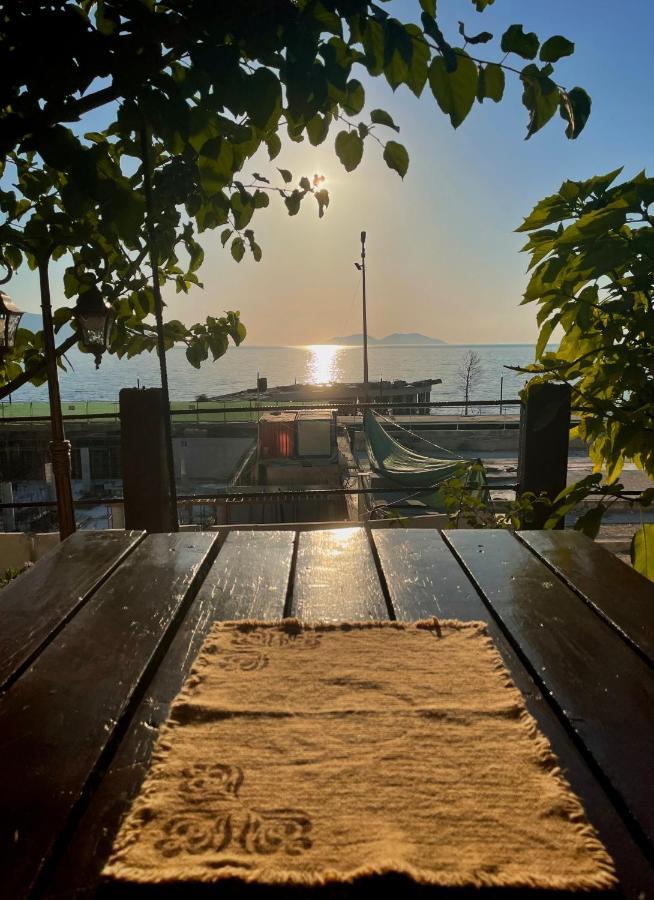 Tekada Hotel & Restaurant Vlorë エクステリア 写真