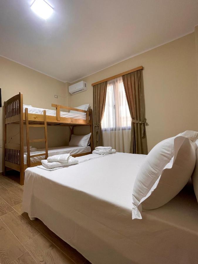 Tekada Hotel & Restaurant Vlorë エクステリア 写真