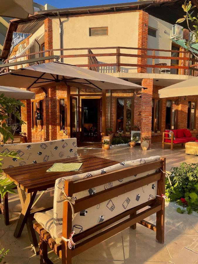 Tekada Hotel & Restaurant Vlorë エクステリア 写真